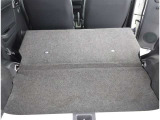 リアシートを倒すと荷物もたくさん積めます。