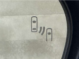 車線変更時の後方確認をアシストしてくれるブラインドスポットモニター!ドアミラーの死角を検知してくれるから車線変更もスムーズです。