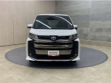お車購入のポイントとなるフロントマスクです。上質で迫力あるデザインですね☆☆