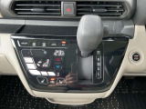 「オートエアコン」付き一年中快適な室内を提供!車内温度を設定すると、風量を自動で調節してくれます。さらに前席シートヒーターつき(^^)/