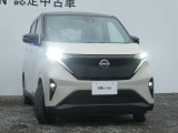 アダプティブLEDヘッドライト。フロントカメラで前方の状況を検知し対向車や先行車に眩しい思いをさせることなく必要なところだけを遠くまで照射します。