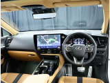 デザインもよく、居心地のよい運転席ですね。分かりやすいスイッチ類ですから操作もしやすく運転をサポートします。