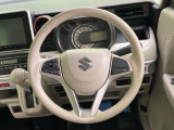インテリアに合わせたデザインのステアリングは、運転される方のことも考え、運転しやすい形状、大きさです。是非一度、実際に触ってお確かめください。