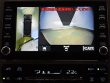 パノラミックビューモニター付きです。車両を上から見たような映像をディスプレイオーディオ画面に表示。運転席からの目視だけでは見にくい、車両周辺の状況をリアルタイムでしっかり確認できます。