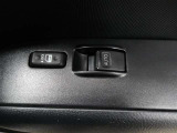 運転席はオートパワーウィンドウ☆窓の全閉全開が自動で出来るので便利ですよ♪