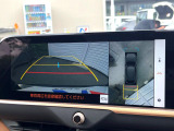 【パノラミックビューモニター】専用のカメラにより、上から見下ろしたような視点で360度クルマの周囲を確認することができます☆死角部分も確認しやすく、狭い場所での切り返しや駐車もスムーズに行えます。
