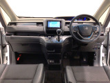 【前方視界】開放的な前方視界!運転がしやすく疲れにくいです♪窓が大きく、見通しがとっても良いおクルマですよ♪