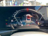 ドライビング・パフォーマンスをボタンを操作するとメーター内の液晶パネル部分の変更が可能。メディア操作の内容も液晶画面に投影して運転時のストレス軽減★