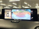 【360&deg;ビューモニター】専用のカメラにより、上から見下ろしたような視点で360度クルマの周囲を確認することができます☆死角部分も確認しやすく、狭い場所での切り返しや駐車もスムーズに行えます。