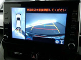 パノラミックビューモニターを装備。クルマを真上から見るように周囲を確認できます。