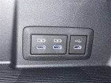 充電用USB端子付き。スマートフォンなどの充電に便利です。
