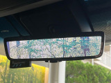【デジタルインナーミラー】後席の大きな荷物や同乗者で後方が確認しづらい時でも安心!カメラが撮影した車両後方の映像をルームミラー内に表示。クリアな視界で状況の確認が可能です!