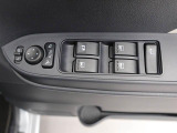 パワーウィンドゥ 運転席ドアスイッチ照明付です。電動格納ミラーも手元でワンモーションで可能です。