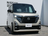 アダプティブLEDヘッドライト。フロントカメラで前方の状況を検知し対向車や先行車に眩しい思いをさせることなく必要なところだけを遠くまで照射します。