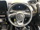 インテリアに合わせたデザインのステアリングは、運転される方のことも考え、運転しやすい形状、大きさです。是非一度、実際に触ってお確かめください。