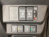 両側電動スライドドアは運転席から操作ができるよう、操作スイッチが付いています。Hondaセンシング用のVSA(ABS+TCS+横滑り抑制)解除と路外逸脱抑制機能などのスイッチがあります。