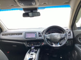 ドライバーの操作性・視認性に配慮した運転席。