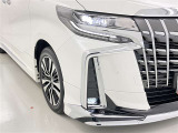 フォグランプ装着車です。暗い夜道の車両前方を明るく照らします