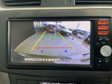 バックモニターで車庫入れや縦列駐車もらくらく、夜間でもはっきり見える高感度カラーカメラで車幅、距離表示機能付きです。