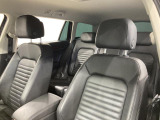 無段階調整式パワーシート 正しい乗車姿勢によって運転のしやすさと、万が一の際に乗員保護能力を最大限に高めます。