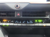 左右独立温度コントロールフルオートエアコンです。運転席、助手席それぞれで独立して温度設定ができます。冷え性の方が乗っても安心ですね♪