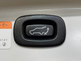 【パワーバックドア】スマートキーや運転席のボタンを押すだけでリアゲートが自動で開閉します!荷物を持っている時や、高い位置にあるバックドアを閉める際に便利な機能です♪