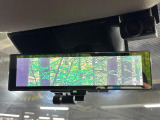 【インテリジェントルームミラー】後席の大きな荷物や同乗者で後方が確認しづらい時でも安心!カメラが撮影した車両後方の映像をルームミラー内に表示。クリアな視界で状況の確認が可能です!