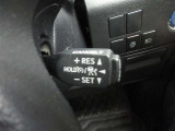 ミリ波レーダーと単眼カメラで、車間距離を保ちながら追従走行を支援するレーダークルーズコントロール。
