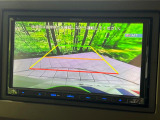 【バックカメラ】駐車時に後方がリアルタイム映像で確認できます。大型商業施設や立体駐車場での駐車時や、夜間のバック時に大活躍!運転スキルに関わらず、今や必須となった装備のひとつです!