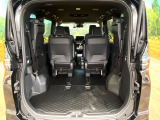 普段のお買い物や通勤、送迎等に十分な荷室スペースを確保しております。セカンドシートを倒すと、大きな荷物の積載も可能です♪
