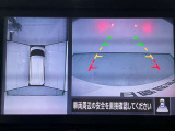 【アラウンドビューモニター】まるでクルマを真上から見ているようなアラウンドビューモニターで運転をサポート。運転席から見えにくい車の四隅や後方もモニターでしっかり見えます。