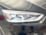 ●LEDハイビームが多数独立で存在し、ハイビーム時に対向車や前方を走る車の部分をロービームに切り替えが可能!!シーケンシャルウインカーも装備!!