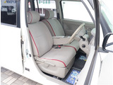 お車選びをお楽しみ頂けるよう、在庫車の展示スペースを十分に確保しております。