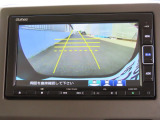リアワイドカメラシステム!従来の視野に加えて、後方側方を約180&deg;まで見えるワイドビューと、後方を真上から見たような視野で駐車時などに便利なトップダウンビューの3つの視野があります!