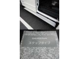 左側には電動ステップも装着されております☆