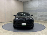 お車購入のポイントとなるフロントマスクです!シャープな目つきが印象的なデザインのヘッドランプです。