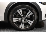 メルセデスの認定中古車「サーティファイドカー」では、万一お車が故障した場合も、ご購入後1年間もしくは2年間※は走行距離にかかわらずメルセデス・ベンツ正規サービスネットワークで無料修理いたします