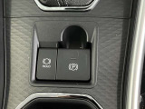 ブレーキを踏んで停車するとブレーキ状態が保持される便利なブレーキホールド付き!