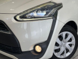 【LEDヘッドライト】悪天候や夜間走行時も良好な視界を確保し安心して運転できる高輝度LEDヘッドライトを装備!点灯速度が早く、消費電力も抑えられています。