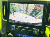 【バックカメラ】駐車時に後方がリアルタイム映像で確認できます。大型商業施設や立体駐車場での駐車時や、夜間のバック時に大活躍!運転スキルに関わらず、今や必須となった装備のひとつです!