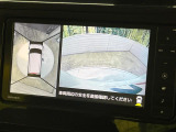 【パノラミックビューモニター】専用のカメラにより、上から見下ろしたような視点で360度クルマの周囲を確認することができます☆死角部分も確認しやすく、狭い場所での切り返しや駐車もスムーズに行えます。