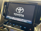 【純正10型ナビ】人気の大型10インチナビを装備。存在感のある大画面はインパクト大!ナビ利用時のマップ表示は見やすく、テレビやDVDは臨場感がアップ!いつものドライブがグッと楽しくなります♪