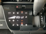 オートエアコン!おおきなアイコンでタッチしやすいパネルです。空調管理はクルマ任せで、運転を楽しみましょ♪