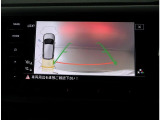 バックカメラ トラフィックアラートで苦手な駐車も楽々できます.