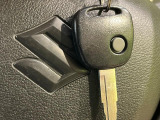 【キーレス】少し離れた場所からでもボタン一つでドアの開錠・施錠ができるのでとっても便利!ドアの鍵穴周りに傷をつけることもありません♪