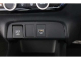スマートフォンなどの音楽再生が可能なUSB接続ジャック装備車両です♪♪♪