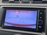 【バックカメラ】駐車時に後方がリアルタイム映像で確認できます。大型商業施設や立体駐車場での駐車時や、夜間のバック時に大活躍!運転スキルに関わらず、今や必須となった装備のひとつです!
