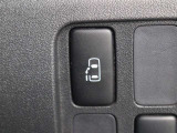運転席からも操作ができる電動スライドドアです!乗り降り便利なうれしい装備です。