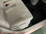 痛みの出やすい運転席シートの角、フロアマット、座面、ともに良好です