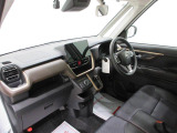 ダイハツのお店では、ダイハツ車を知り尽くしたプロフェッショナルが、専用の診断機器を使って各システムを点検しております。